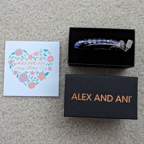 Alex + Ani Mum in a Million Bracelet Set - Picture 6 of 6